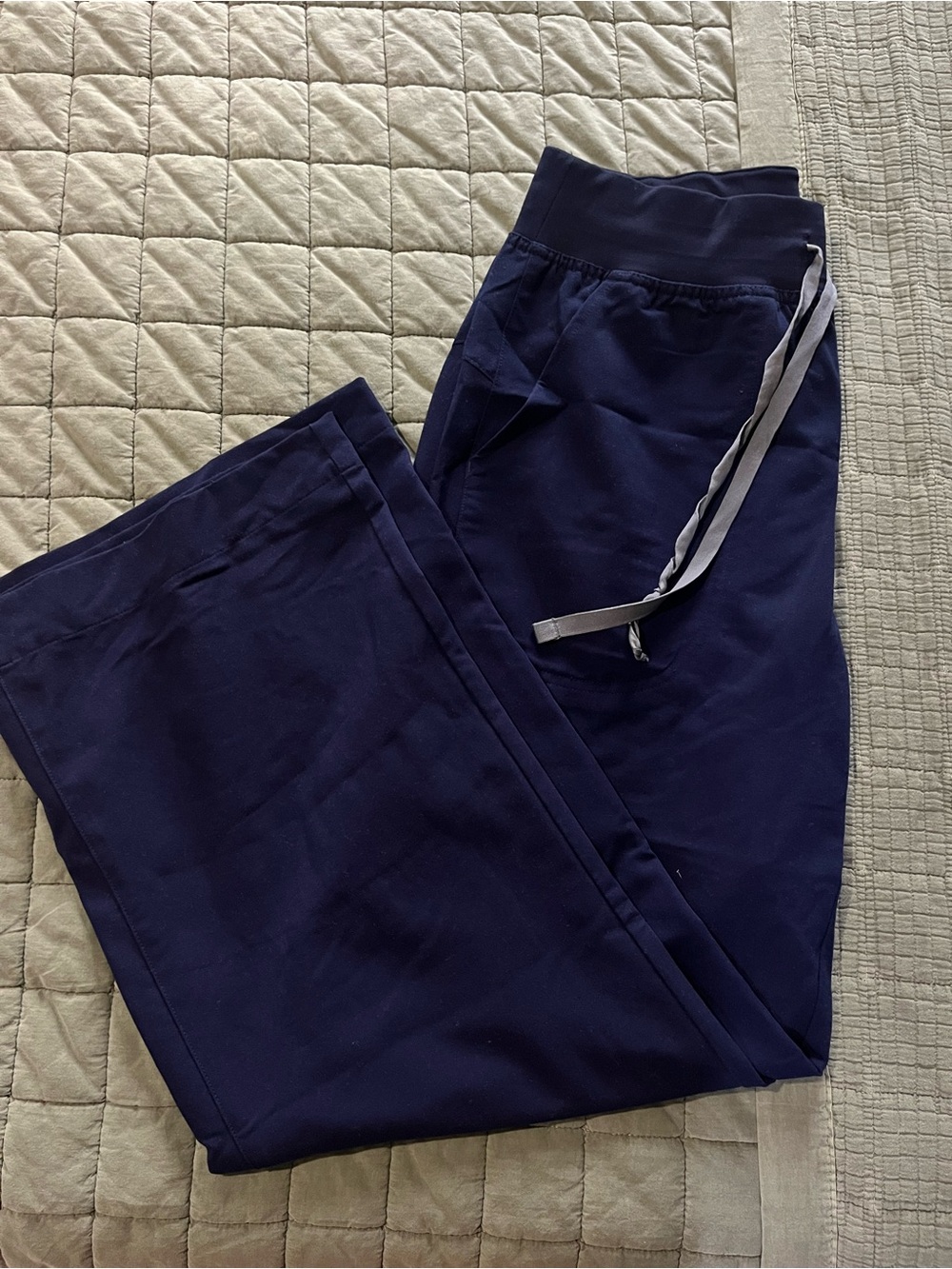 FIGS Navy Blue Straight-Leg Scrub Pants in Medium Petite